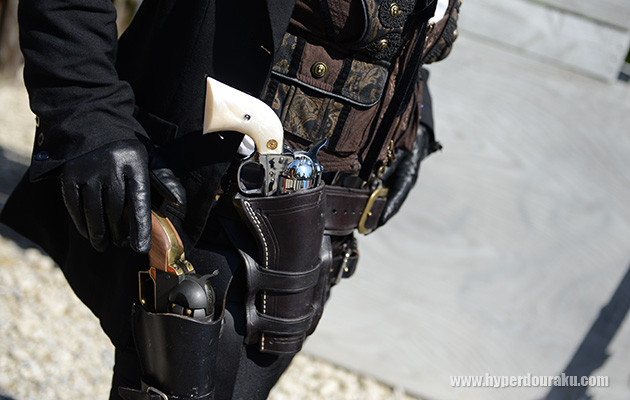 に女性ガンマンの装備