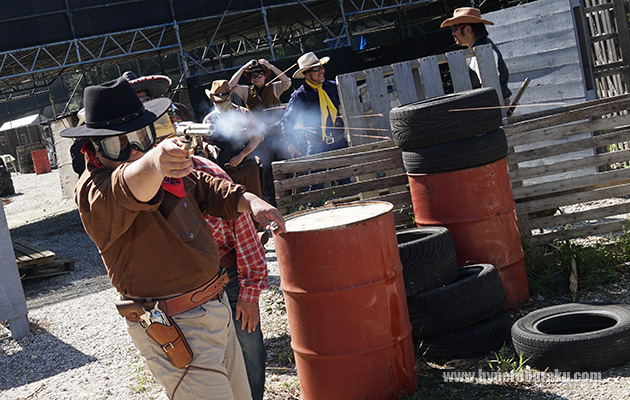 撃たれたなと思ったら「やられた―!」とリアクション