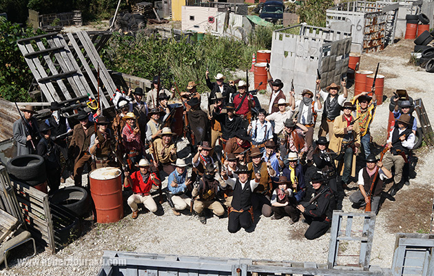 40人を超えるガンマン