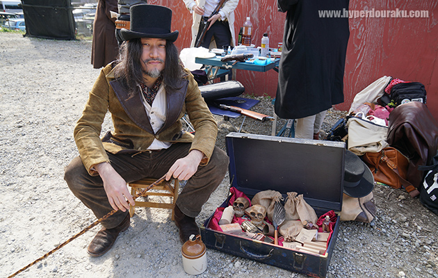 怪しげな商人風