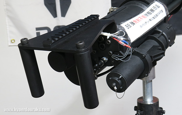 スペードグリップを装着。