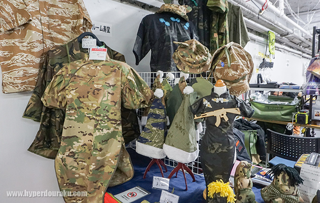 アオザイやサンタの帽子