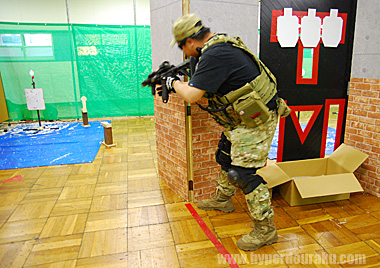 障害物から地面の赤いラインを超えないよう