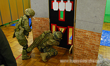 ハンドガンナーに合図を出す