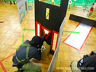 後方の障害物に移動