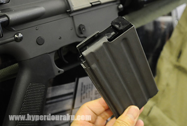 スチール製の20連マガジン