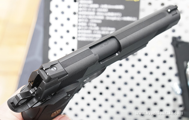 チャンバー上にも.45ACPの刻印