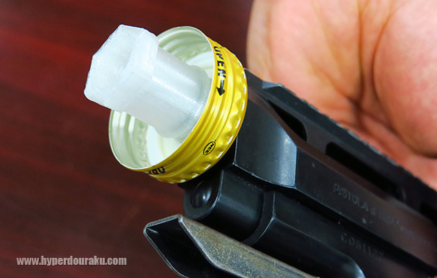 キャップにも穴を開けて