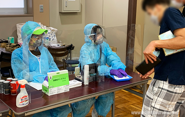 入場券の代わりにカラーのマスク