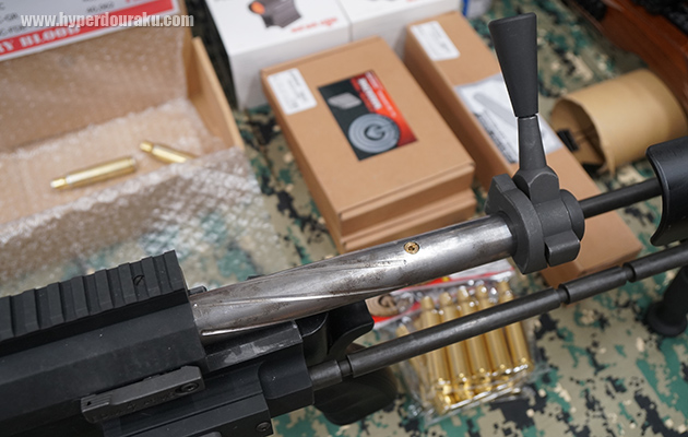 ボルトを引いて