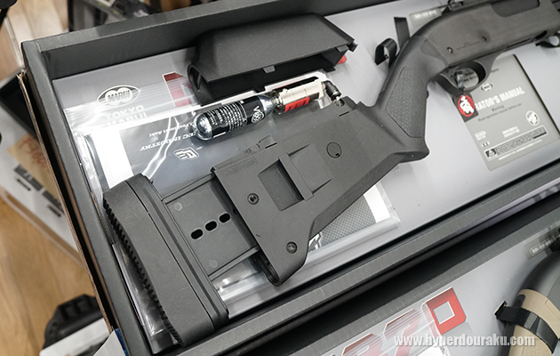 ストック内に16gCO2ボンベをセット