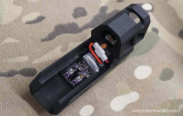 基盤とバッテリー