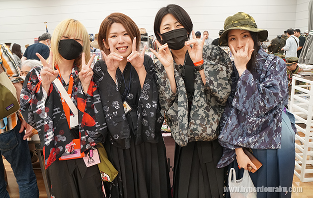 ミリタリー和装の女性達