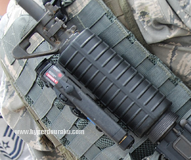 ハンドガードに直接AN/PEQ-2