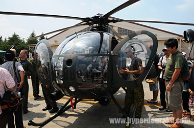 陸上自衛隊、OH-6D観測ヘリコプター
