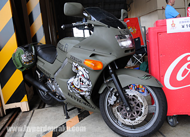 カワサキ ZZR250の米空軍仕様