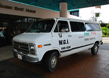 ワールドガンの送迎車