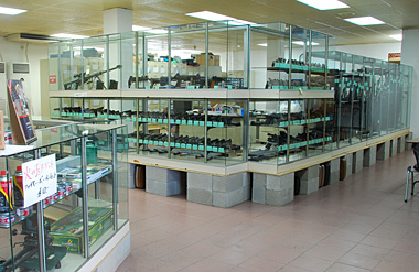 店内は広く清潔