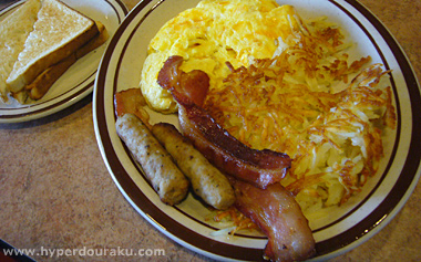 ベーコン、ソーセージ、スクランブルエッグ