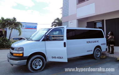 ワールドガンの送迎バン