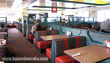 店内はいたって静か