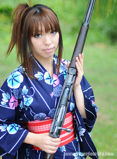 浴衣に三八式歩兵銃