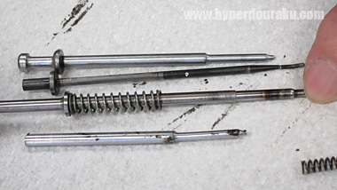 折れたファイアリングピン