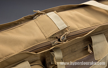 カバーはベロクロで固定