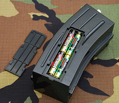6mmBB弾　約750発収容可能 単四乾電池　4本使用