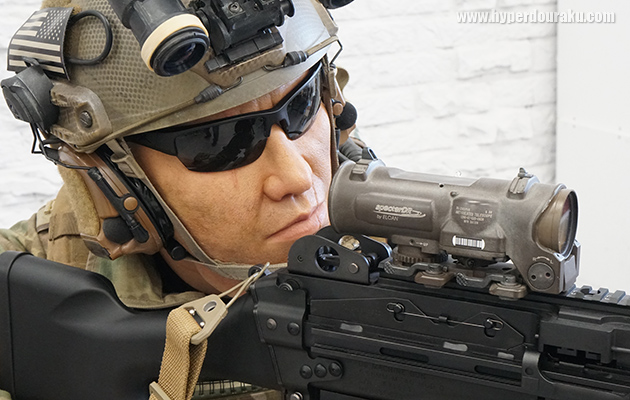 アクション映画から飛び出してきたような