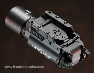 ウェポンライト　フラッシュライト　X300 シュアファイア　Surefire