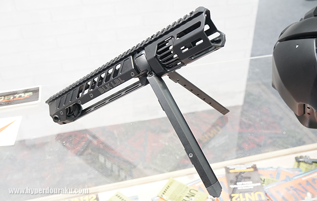 レイルハンドガードとバイポッドが一体