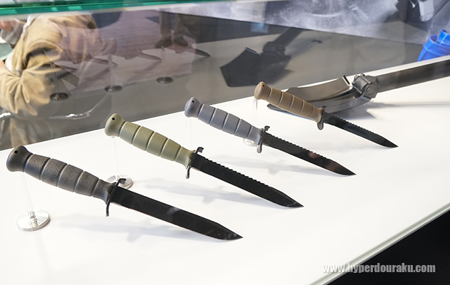軍用ナイフやシャベル