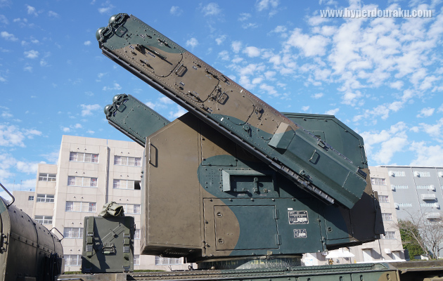 ミサイルを4基搭載