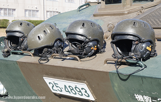 乗員のヘルメットも被れた