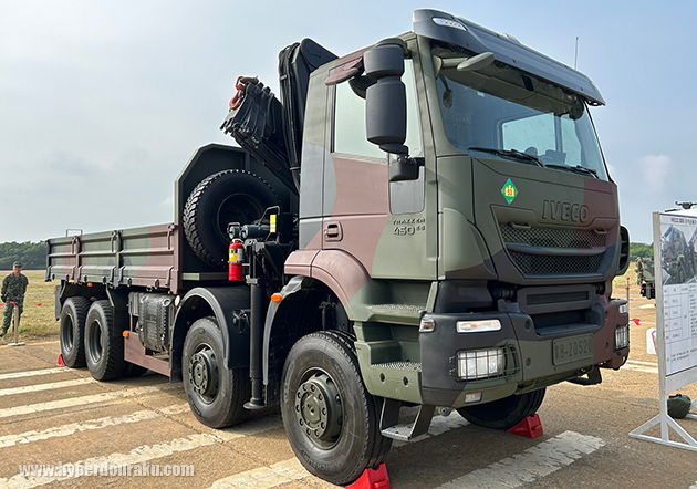 IVECO 8x8 汎用途橋車