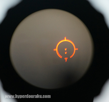 レティクルがセンターに来るように調節