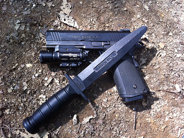 趣味：ナイフアタック