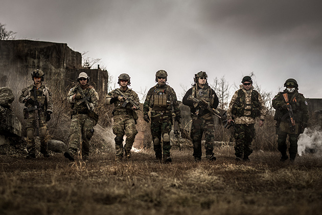 七人の兵ども、いざ戦地へ！