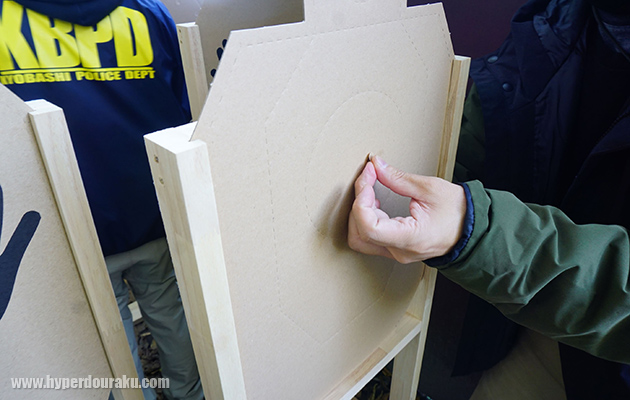 ターゲットの空いた穴