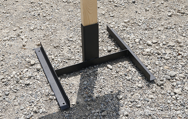 L型のアングルと角パイプ