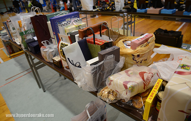 各自お土産を持ち寄る