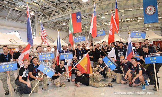 自然と各国の選手達が集まってきて盛り上がる