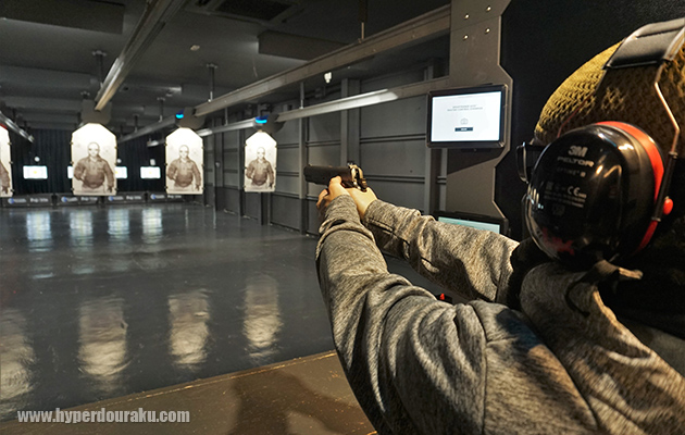 撃っている様子