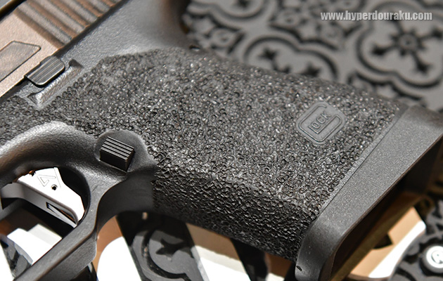 グリップもスティップリング加工