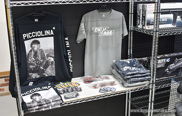 グッズも展開