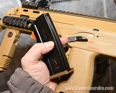 スチールプレス製のマガジン