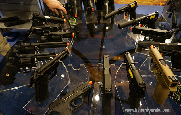 ハンドガンも展示