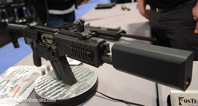 Salvo 12サプレッサーを装着