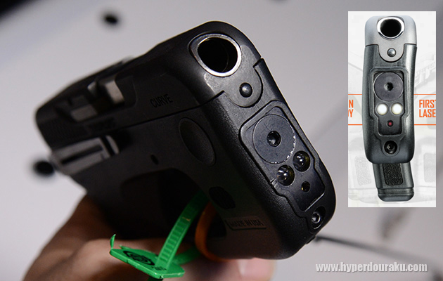 正面から見るとフレームが湾曲している